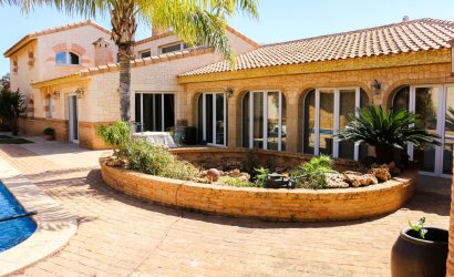 Villa - Resale - Los Urrutias -
                Los Urrutias