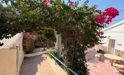 Villa - Resale - Orihuela -
                Inland