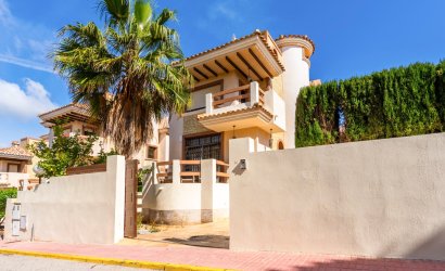 Villa - Resale - Villamartín -
                Villamartín
