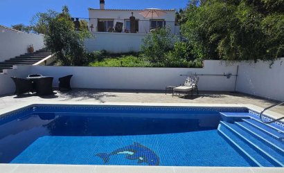 Villa - Resale - Vinuela -
                Inland