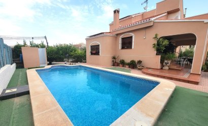 Villa - Reventa - Torrevieja -
                Aguas Nuevas