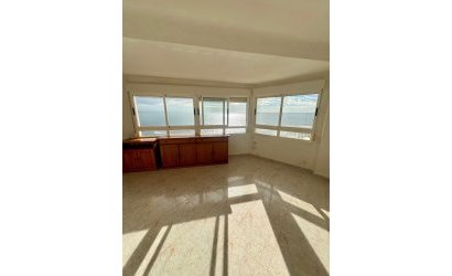 Herverkoop - Apartamento -
Torrevieja - Playa del Cura