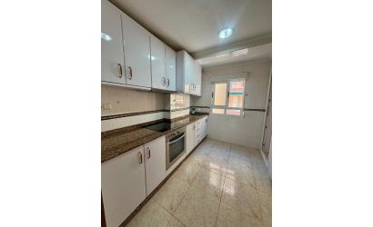 Herverkoop - Apartamento -
Torrevieja - Playa del Cura