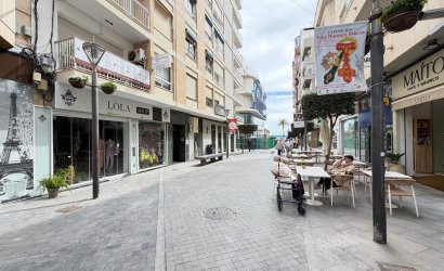 Revente - Apartamento -
Torrevieja - Centro