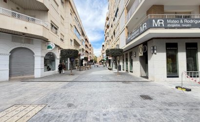 Revente - Apartamento -
Torrevieja - Centro