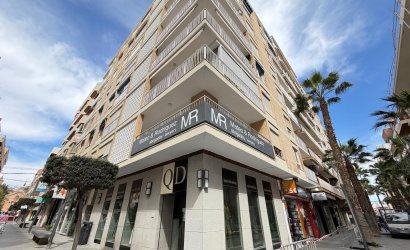 Revente - Apartamento -
Torrevieja - Centro