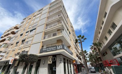Revente - Apartamento -
Torrevieja - Centro