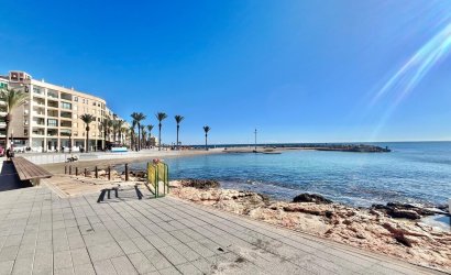 Herverkoop - Apartamento -
Torrevieja - Centro