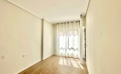 Herverkoop - Apartamento -
Torrevieja - Centro