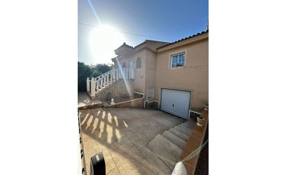 Revente - Villa -
Torrevieja - Aguas Nuevas
