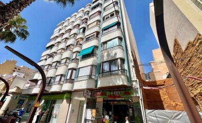 Revente - Apartamento -
Torrevieja - Centro