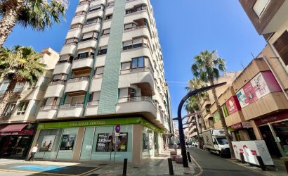 Revente - Apartamento -
Torrevieja - Centro