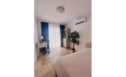 Resale - Villa -
Villamartin - Costa Blanca