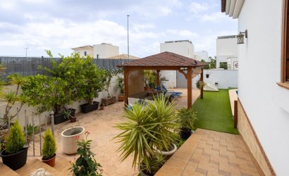 Herverkoop - Villa -
Los Montesinos - La Herrada