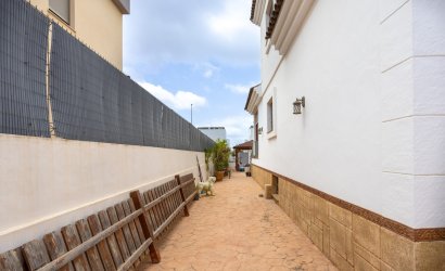 Herverkoop - Villa -
Los Montesinos - La Herrada