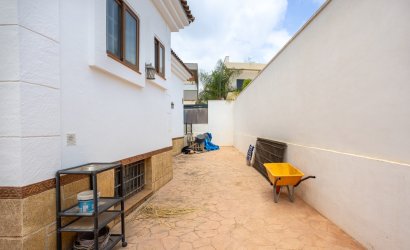 Herverkoop - Villa -
Los Montesinos - La Herrada