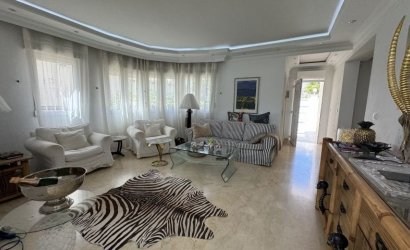 Herverkoop - Villa -
Orihuela Costa - Costa Blanca
