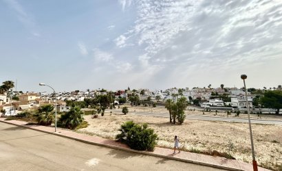 Resale - Villa -
Villamartin - Costa Blanca