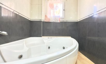 Resale - Apartment -
Torrevieja - Centro