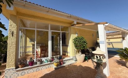 Herverkoop - Villa -
Pinar de Campoverde - Inland