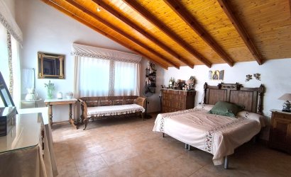 Revente - Villa -
Villena - Inland