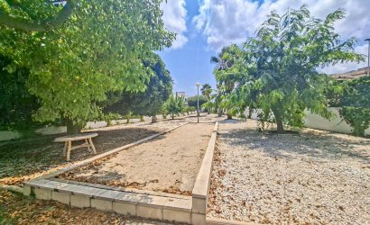 Resale - Villa -
Villamartin - Costa Blanca