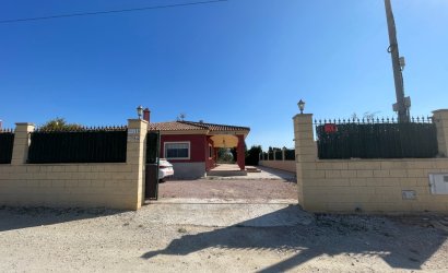 Herverkoop - Villa -
Albatera - Inland