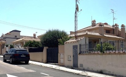 Revente - Villa -
Torrevieja - Aguas Nuevas