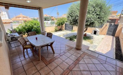Revente - Villa -
Torrevieja - Aguas Nuevas