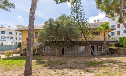 Resale - Villa -
Orihuela Costa - Costa Blanca