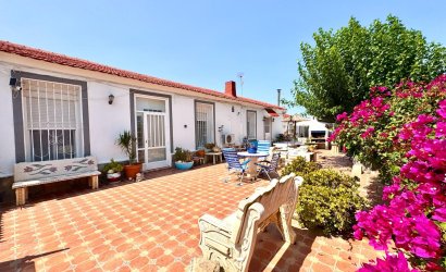 Herverkoop - Villa -
Dolores - Comunidad Valenciana
