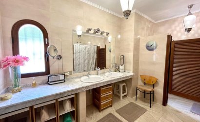 Revente - Villa -
Villamartin - Costa Blanca