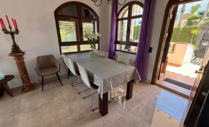 Herverkoop - Villa -
Orihuela - Inland