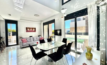 Herverkoop - Villa -
Orihuela Costa - Lomas de Cabo Roig