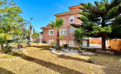 Herverkoop - Villa -
Orihuela - Inland