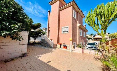 Herverkoop - Villa -
Orihuela - Inland