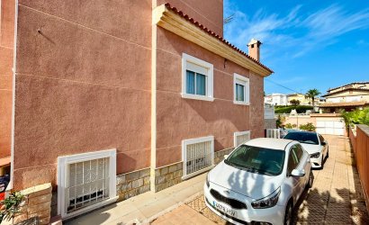 Herverkoop - Villa -
Orihuela - Inland