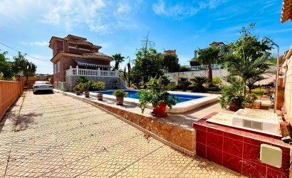 Herverkoop - Villa -
Orihuela - Inland