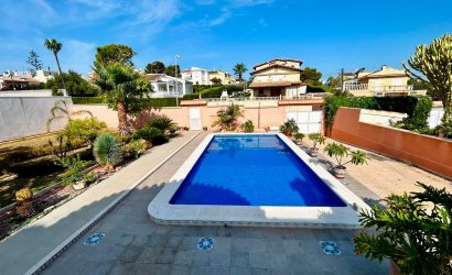 Herverkoop - Villa -
Orihuela - Inland