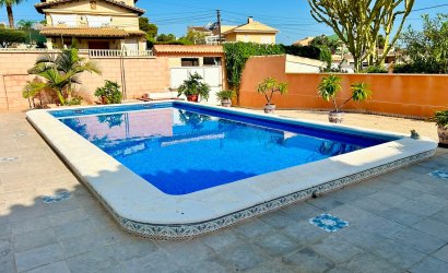 Herverkoop - Villa -
Orihuela - Inland