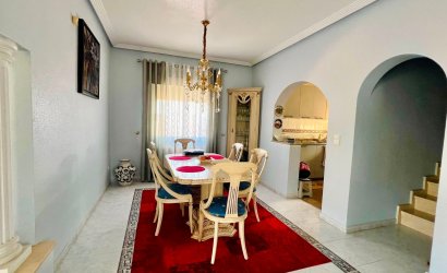 Herverkoop - Villa -
Orihuela - Inland