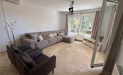 Herverkoop - Villa -
Orihuela - Inland