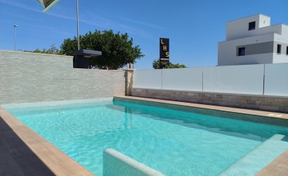 Herverkoop - Villa -
San Miguel de Salinas - Inland