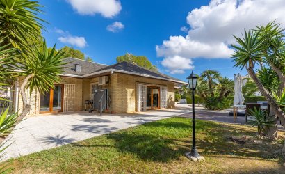 Resale - Villa -
Orihuela Costa - Costa Blanca