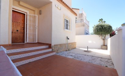 Herverkoop - Villa -
San Miguel de Salinas - Lake View Mansions