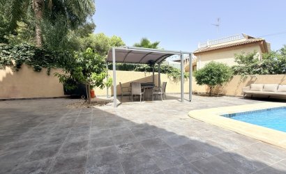Herverkoop - Villa -
El Galan - Inland