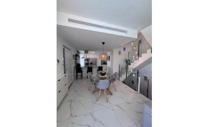 Revente - Villa -
Villamartin - Costa Blanca