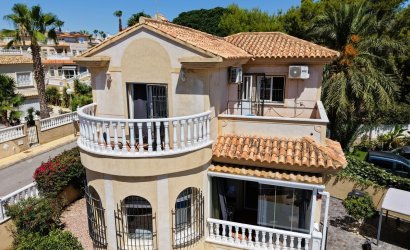 Herverkoop - Villa -
El Galan - Inland