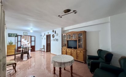 Herverkoop - Finca -
Algarinejo - Inland