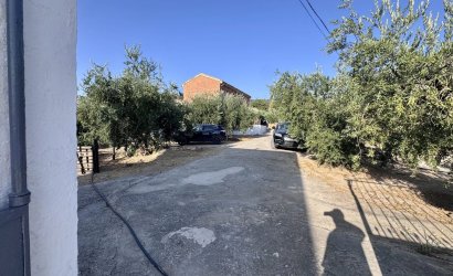 Herverkoop - Finca -
Algarinejo - Inland